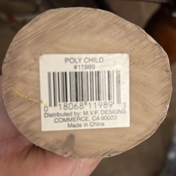 MVP DESIGNS COMMERCE POLY CHILD - RESIN FIGURINE BOY WITH PIGS - Picture 5 of 5